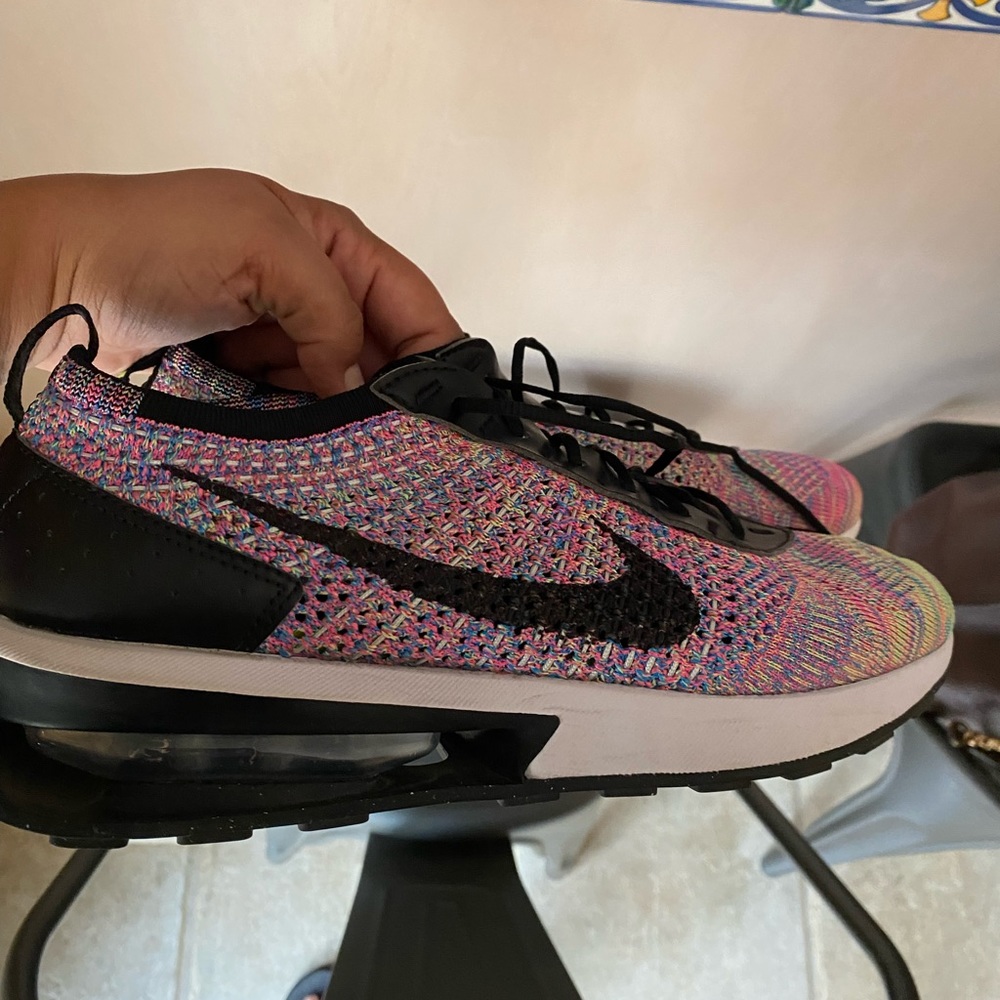 Black and pink Nike